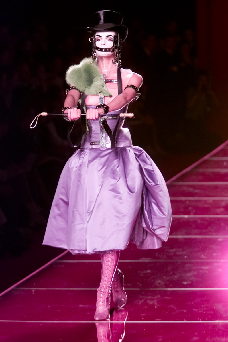 CHRISTIAN-DIOR-FALL-2000-HC-56.jpg