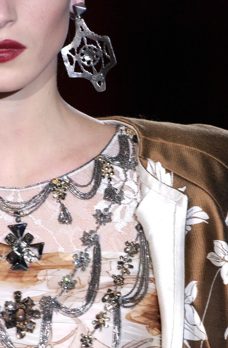valentino-spring-2003-couture-details-00160h.webp