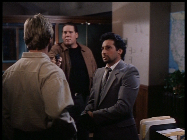 Tough and Deadly (1995) (Uncut) [DVDRemux].mkv_snapshot_00.44.16.650.png