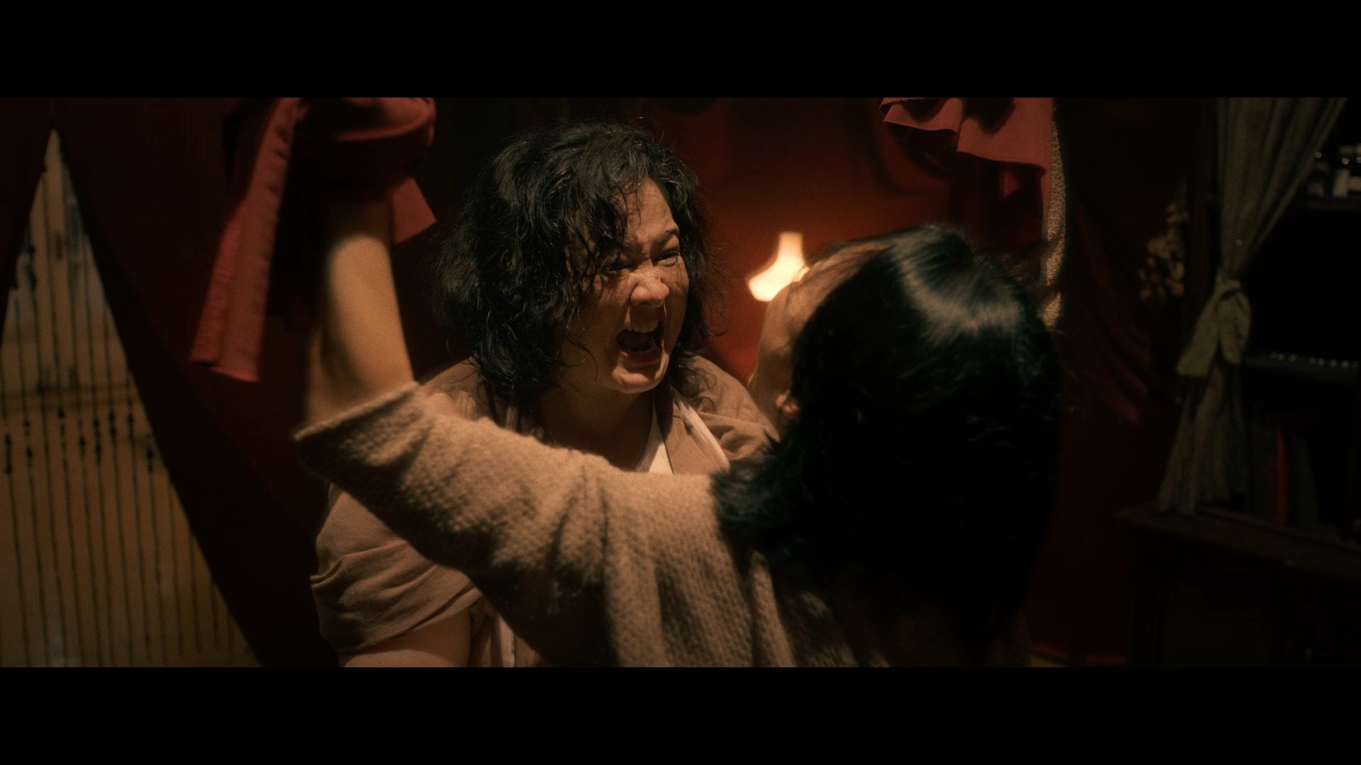 Dia Bukan Ibu 2025 1080p WEB-DL.mkv_snapshot_01.28.40.542.jpg