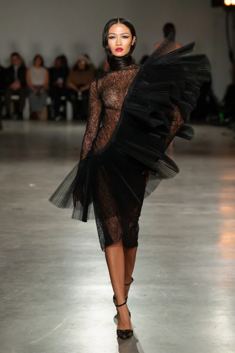 00021-christian-siriano-fall-2026-ready-to-wear-credit-gorunway.webp