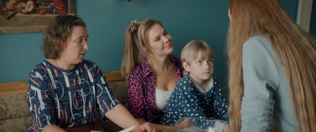 Трёшка.S01E01.WEB-DLRip.x264.seleZen.mkv_snapshot_21.21.png