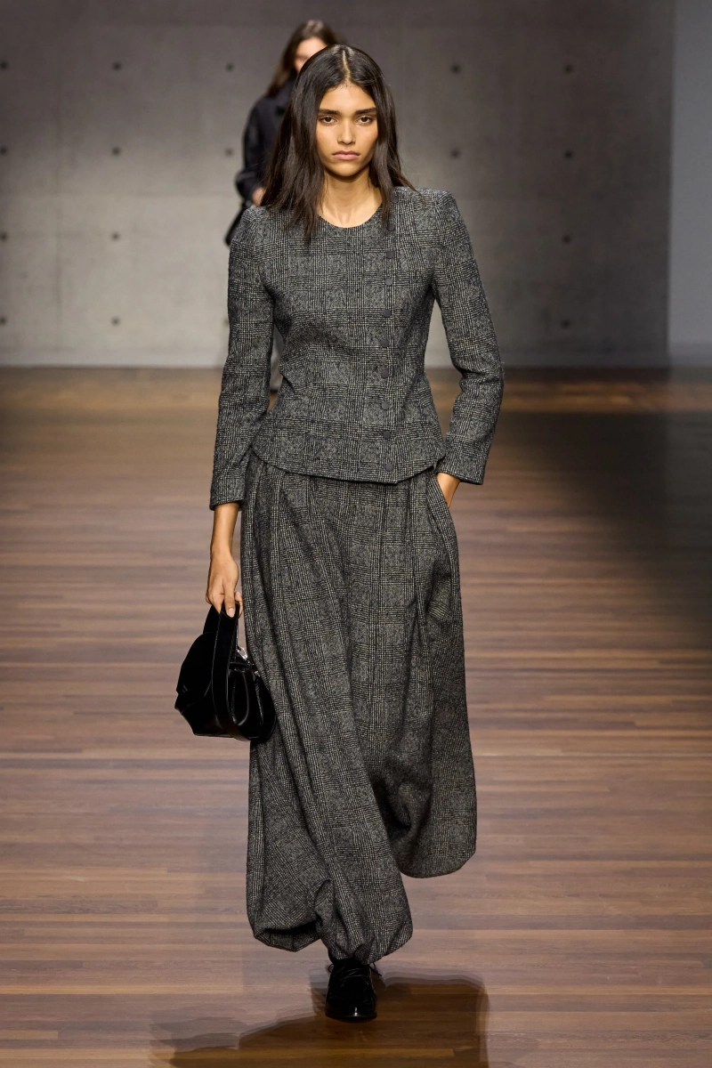 00022-emporio-armani-fall-2026-ready-to-wear-credit-gorunway.webp