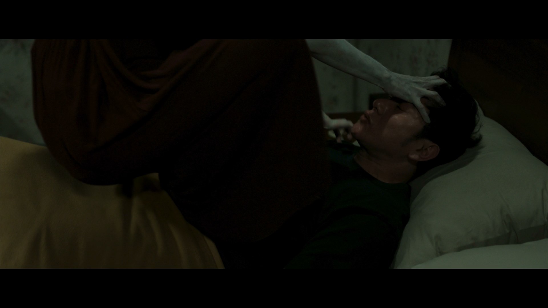 Shutter 2025 1080p WEB-DL.mkv_snapshot_00.49.04.000.jpg