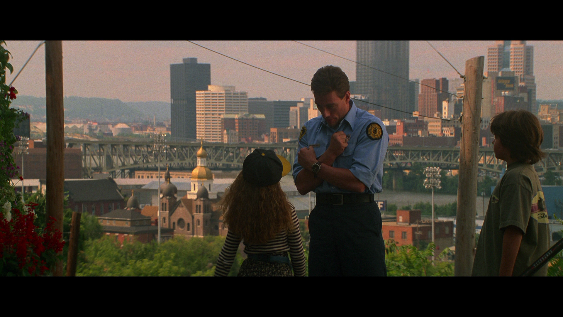 Sudden.Death.1995.Kino Lorber.BDRemux.1080p.mkv_20260307_112012.042.png