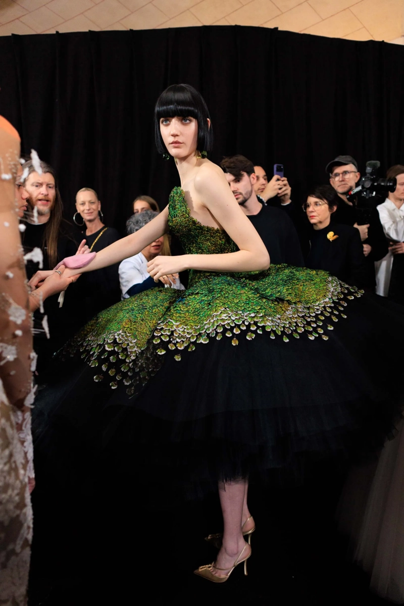 SCHIAPARELLI_COUTURE_SS26_BACKSTAGE_ACIELLESTYLEDUMONDE_007.webp