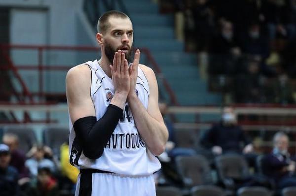 Центровой Евгений Минченко стал игроком пермской «Пармы» до 2027 года