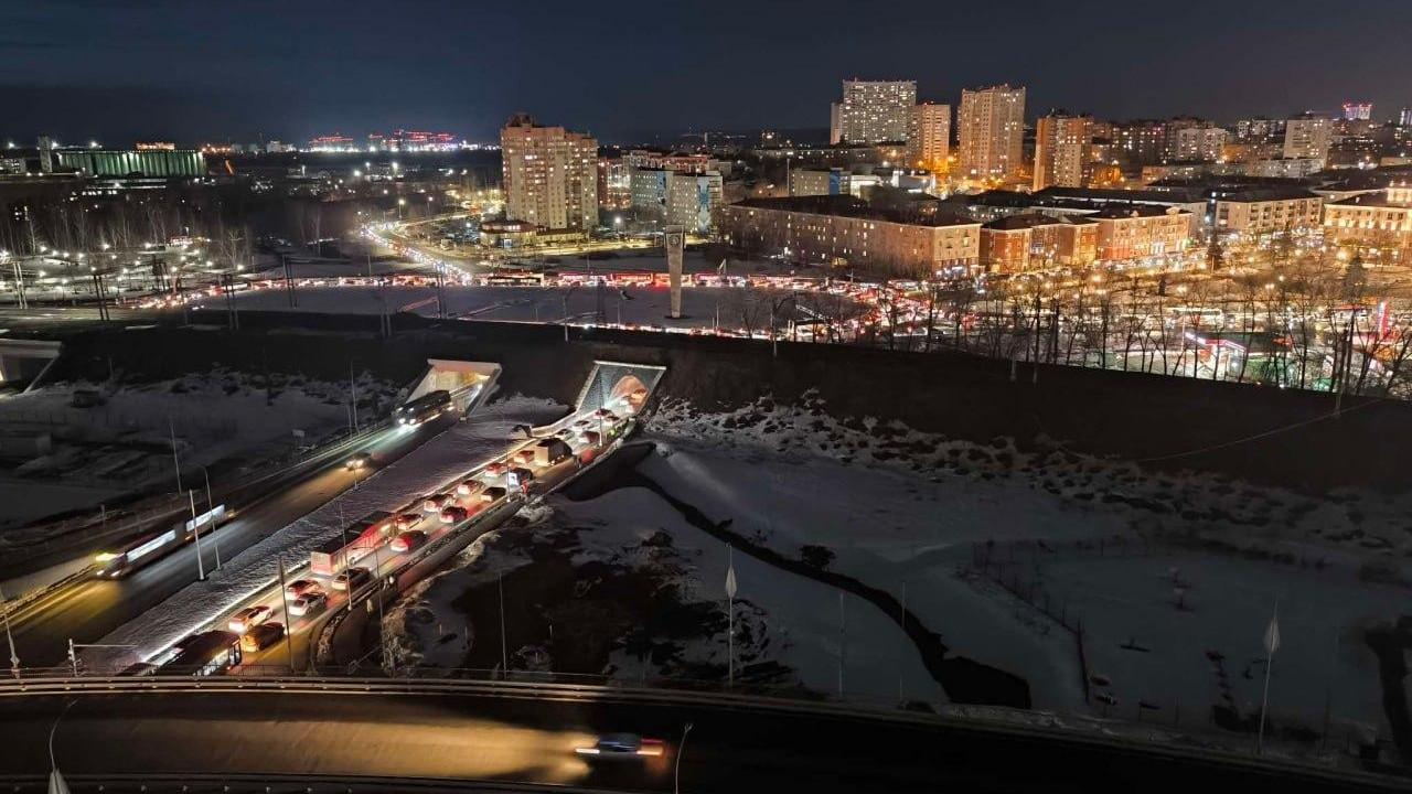 Светофоры погасли на площади Гайдара в Перми из-за обрыва кабеля