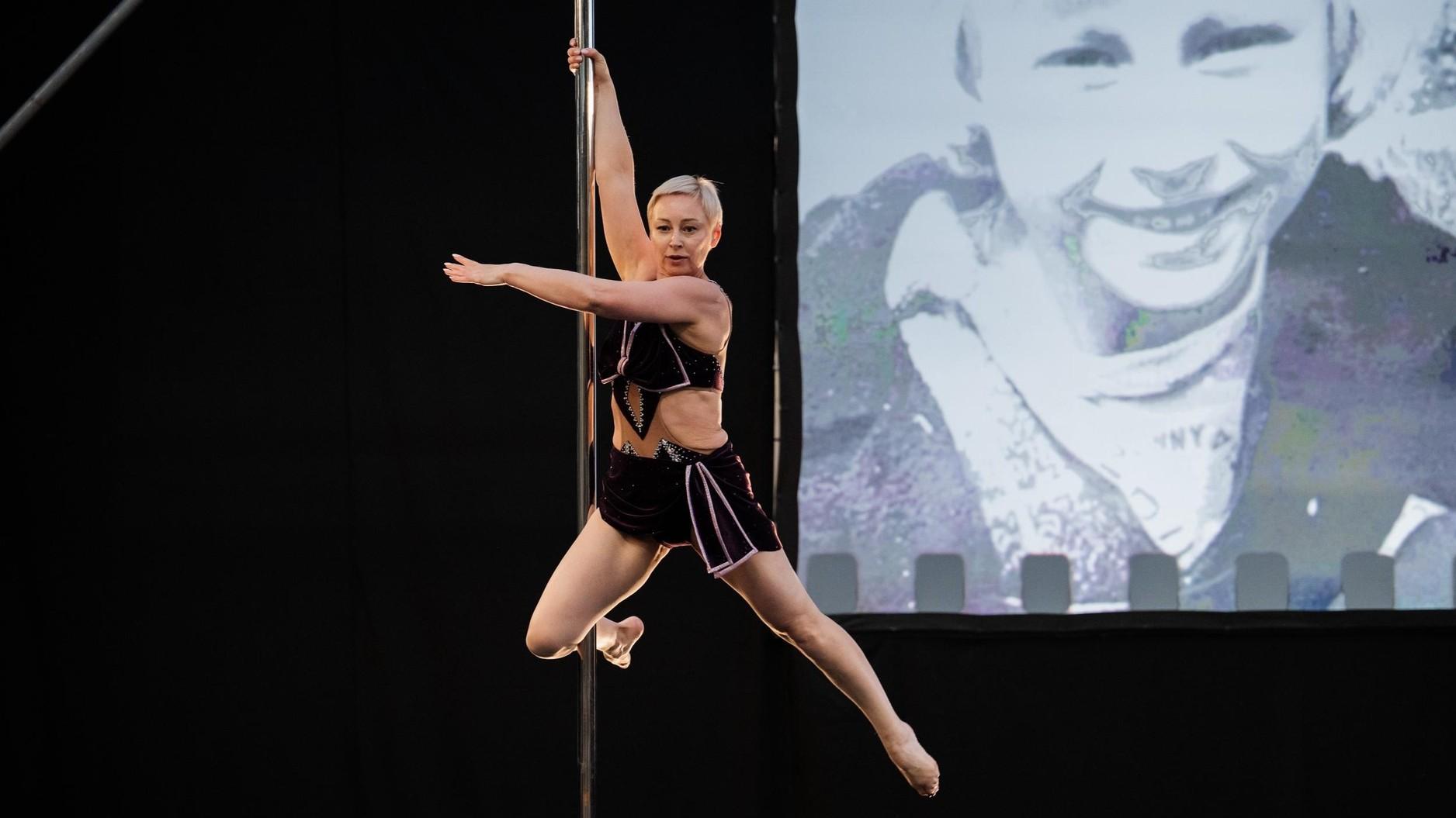 Пермская бабушка Анна Дементьева завоевала серебро на чемпионате мира по пилонному спорту в Кейптауне