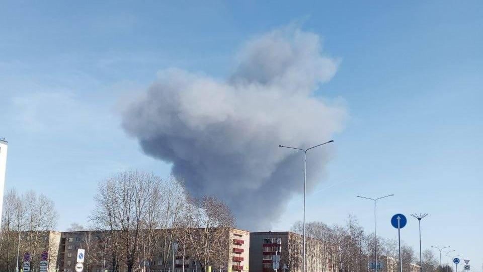 Взрыв на заводе «Нижнекамскнефтехим»: 13 пострадавших, аэропорт закрыт