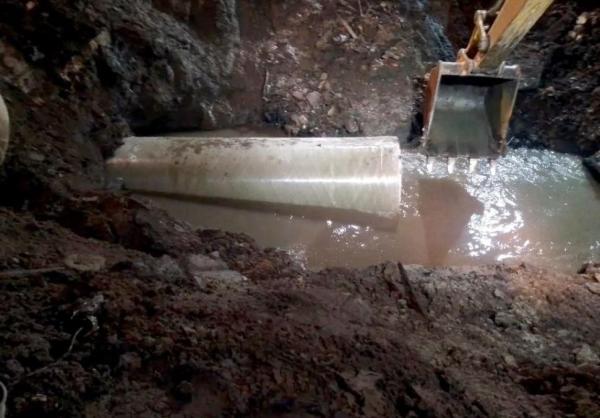 На Вишерской в Перми устраняют прорыв коллектора, ремонт продлится