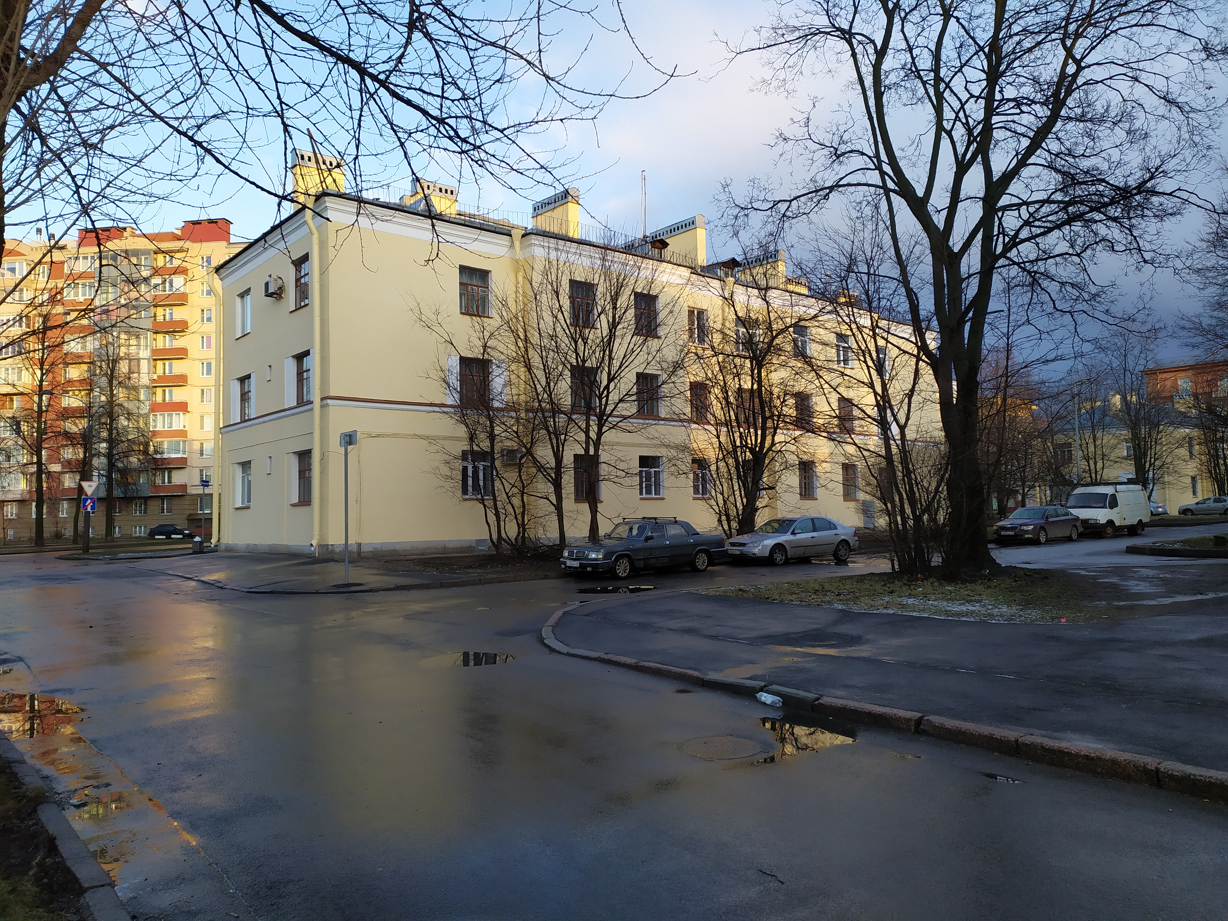 ул. Ткачей, 14