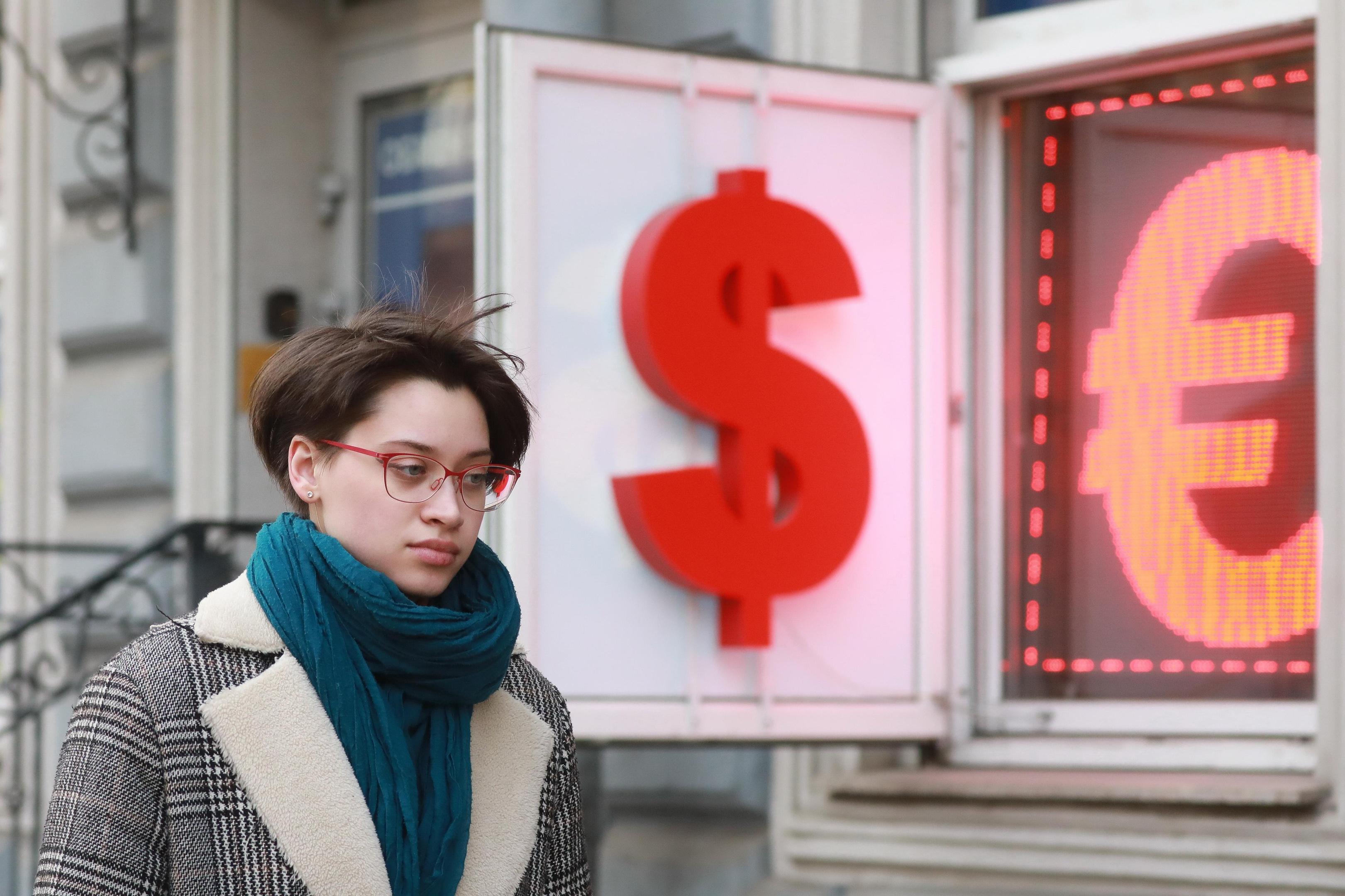 Доллар по 90 рублей: экономист спрогнозировал рост валюты к концу года