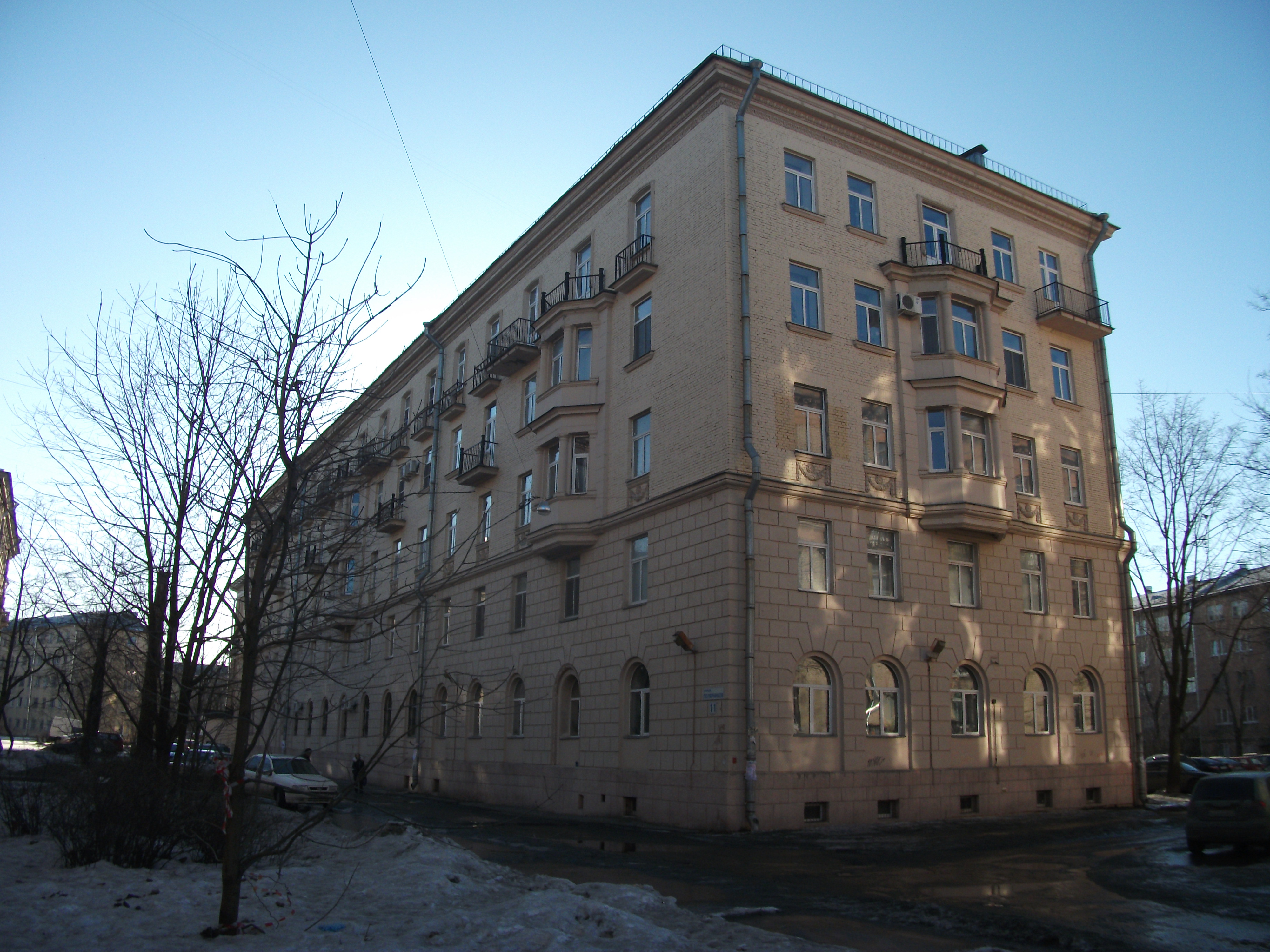 ул. Полярников, 11 