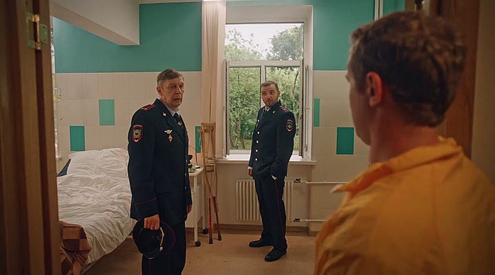Psy.i.volki.S01E01.avi_snapshot_17.12.png