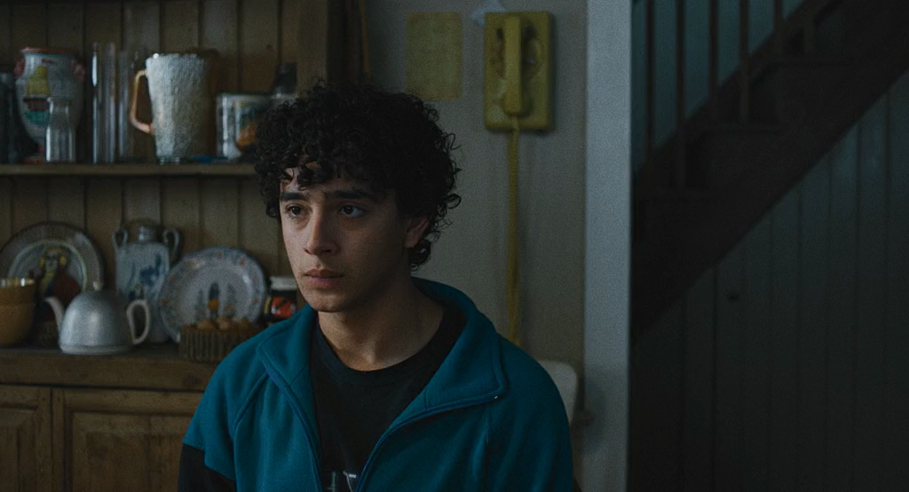 Widows.Bay.S01E01.WEB-DLRip.x264.seleZen.mkv_20260502_124342.396.png