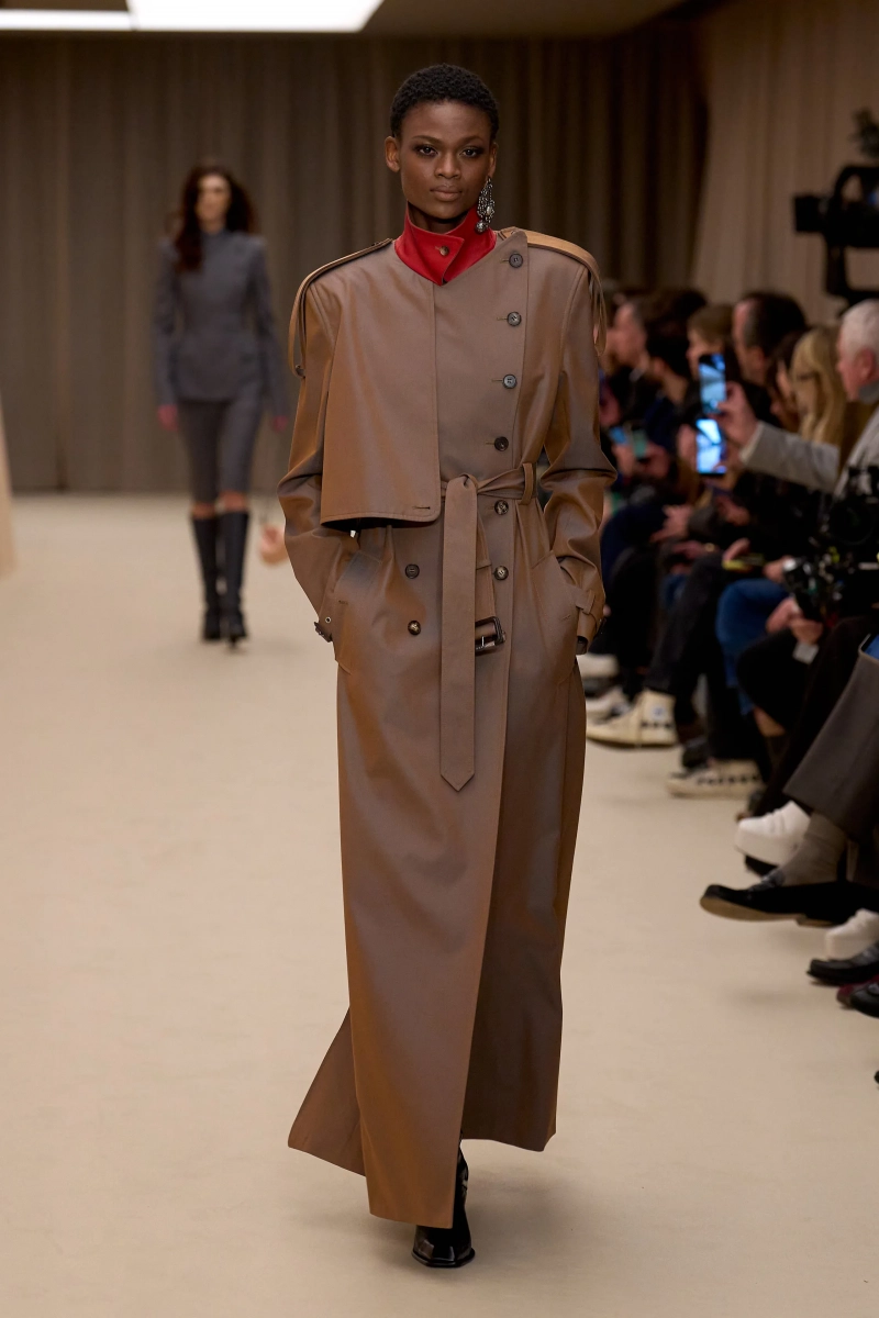 00014-mcqueen-fall-2026-ready-to-wear-credit-gorunway.webp