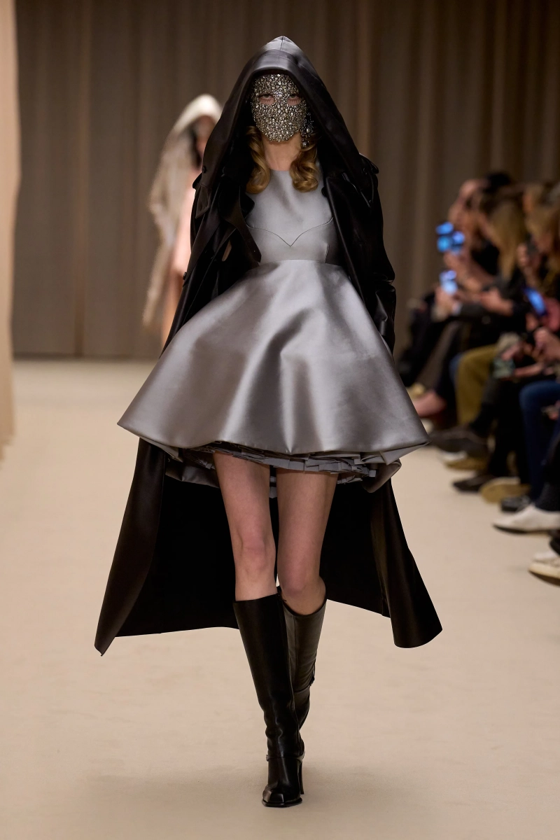 00032-mcqueen-fall-2026-ready-to-wear-credit-gorunway.webp