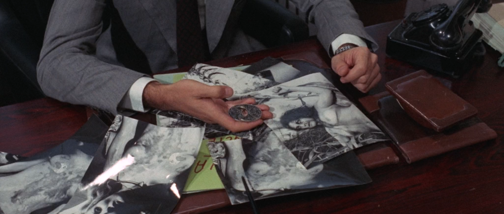 Sem.okrovavlennikh.orkhidei.1972.BDRip-AVC.ExKinoRay.mkv_snapshot_00.12.59.153.png