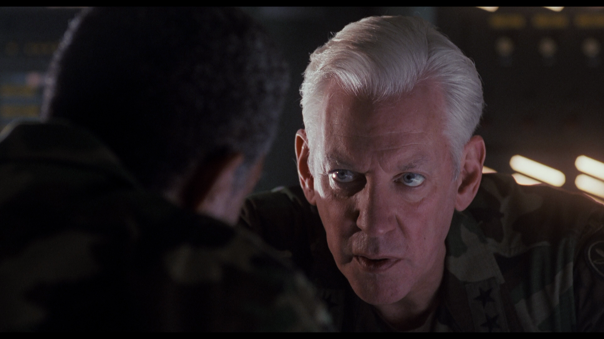 Outbreak.1995.Shout.Factory.BDRemux.1080p.mkv_20260613_105422.370.png