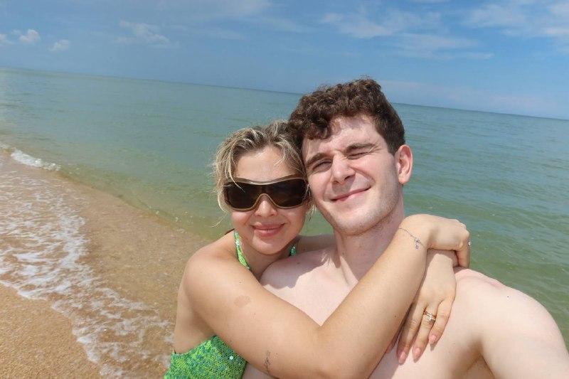 Медовый месяц Ани Покров и Артура Бабича: отдых в Анапе за 50 тысяч в сутки