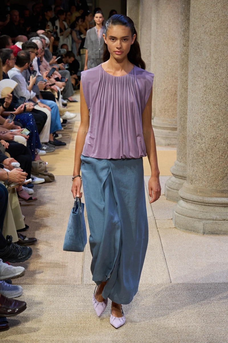 00112-giorgio-armani-spring-2027-menswear-credit-gorunway.webp