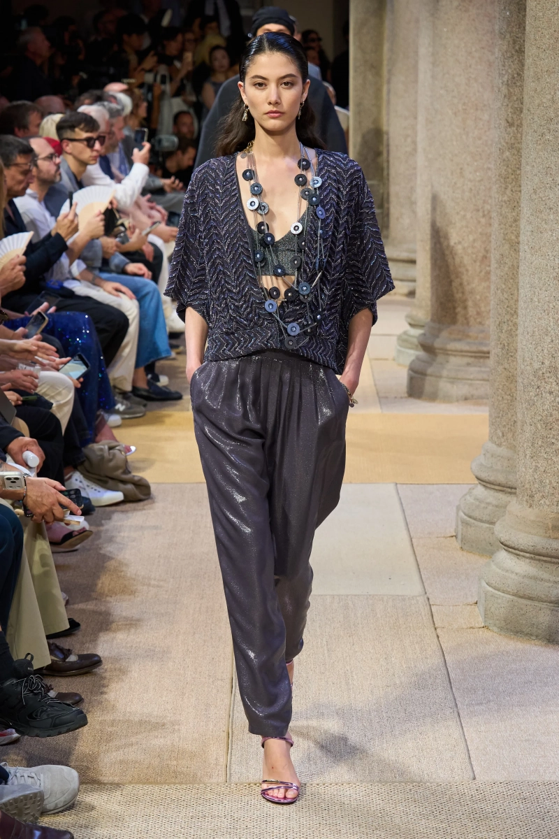 00032-giorgio-armani-resort-2027-credit-gorunway.webp