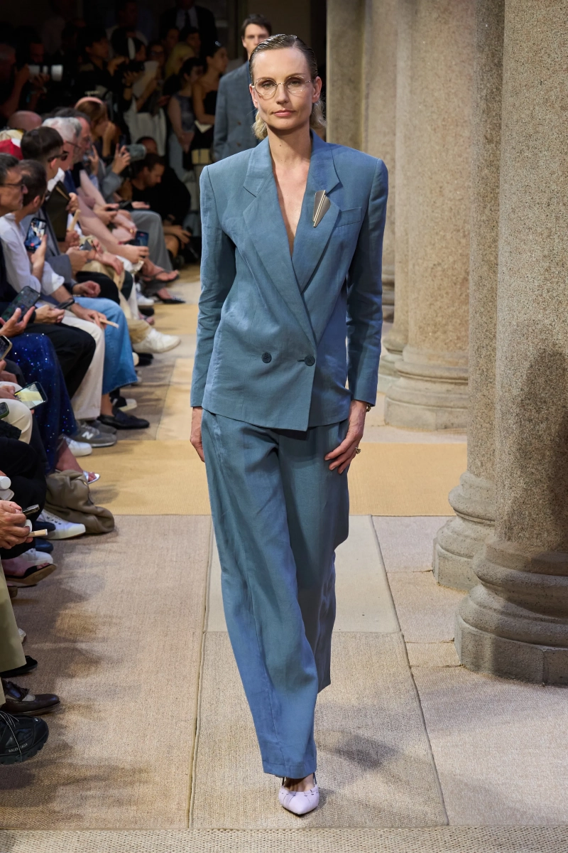 00022-giorgio-armani-resort-2027-credit-gorunway.webp