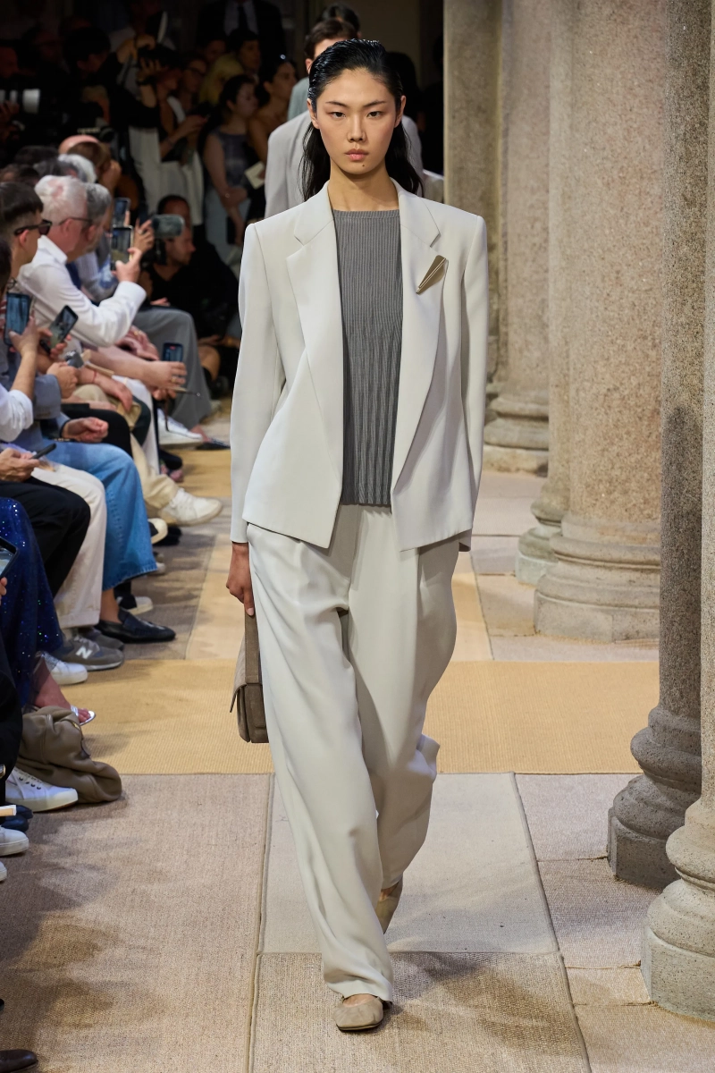 00088-giorgio-armani-spring-2027-menswear-credit-gorunway.webp