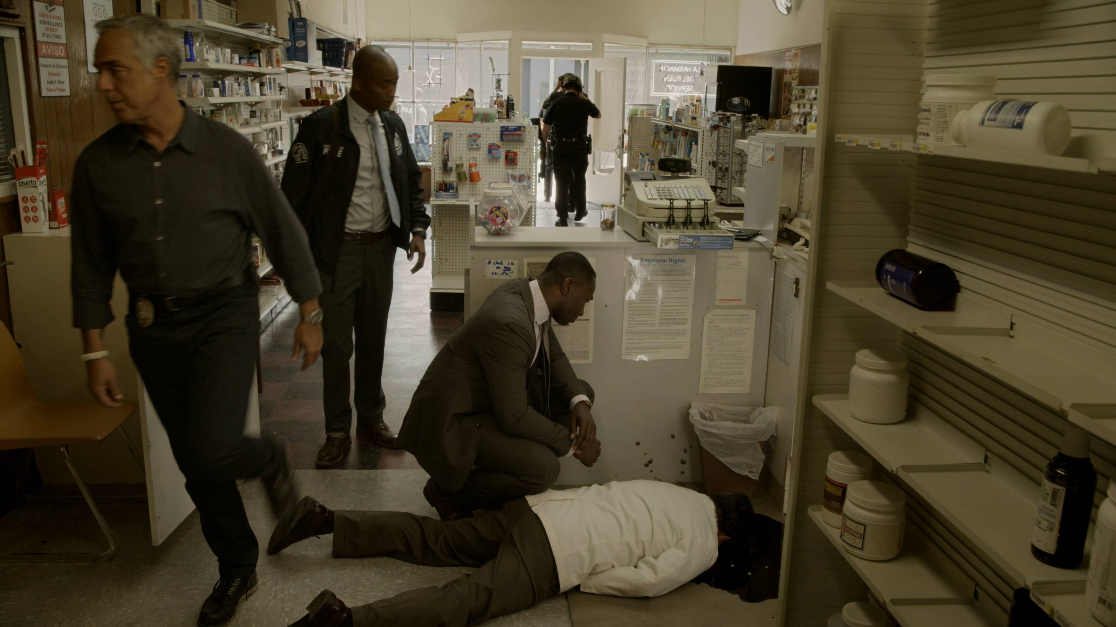 Bosch.S05E01.2160p.HDR.AMZN.WEB-DL.Rus.Eng.TeamHD.mkv_snapshot_27.46.937.png