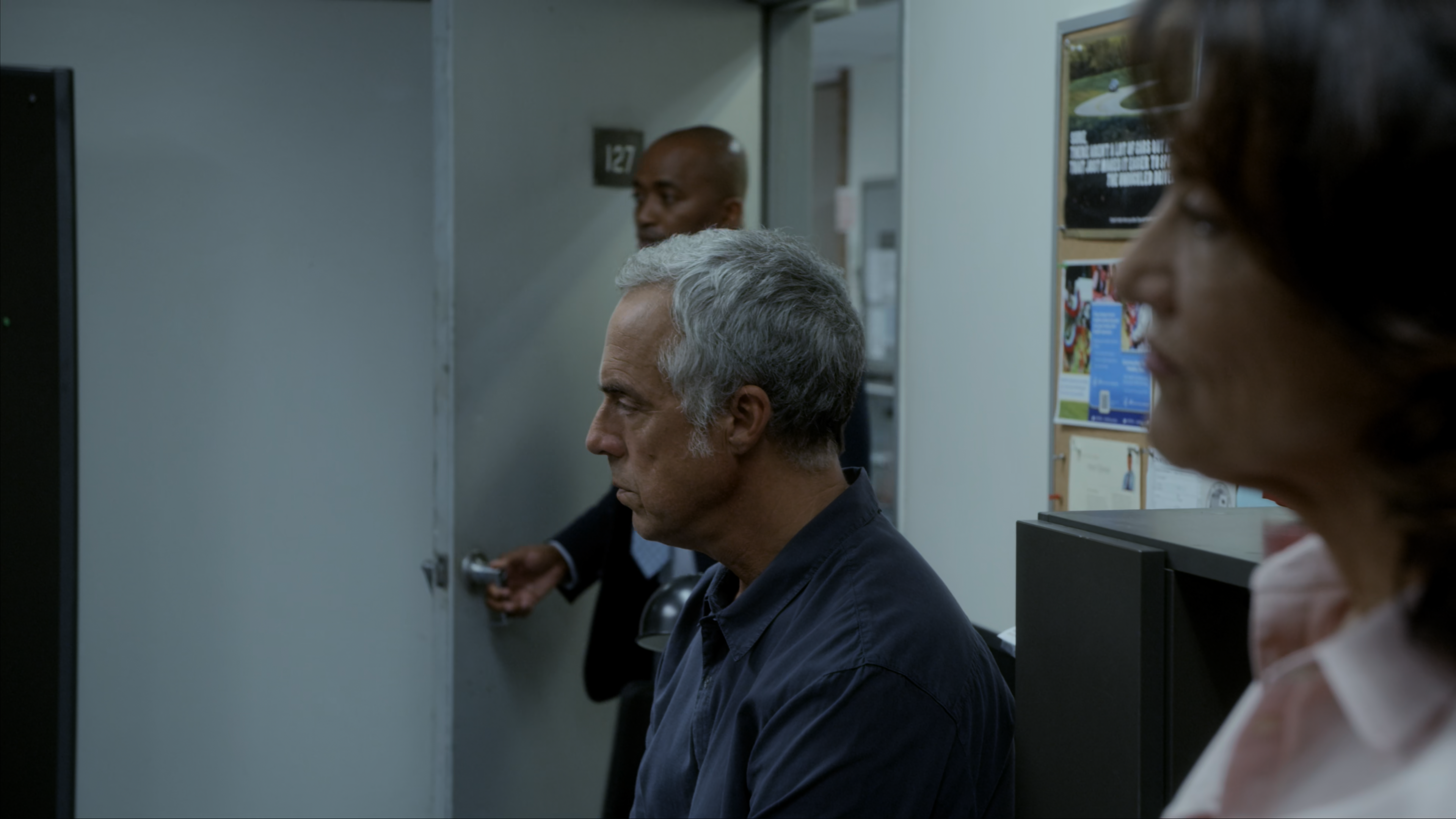 Bosch.S05E01.2160p.HDR.AMZN.WEB-DL.Rus.Eng.TeamHD.mkv_snapshot_19.45.343.png