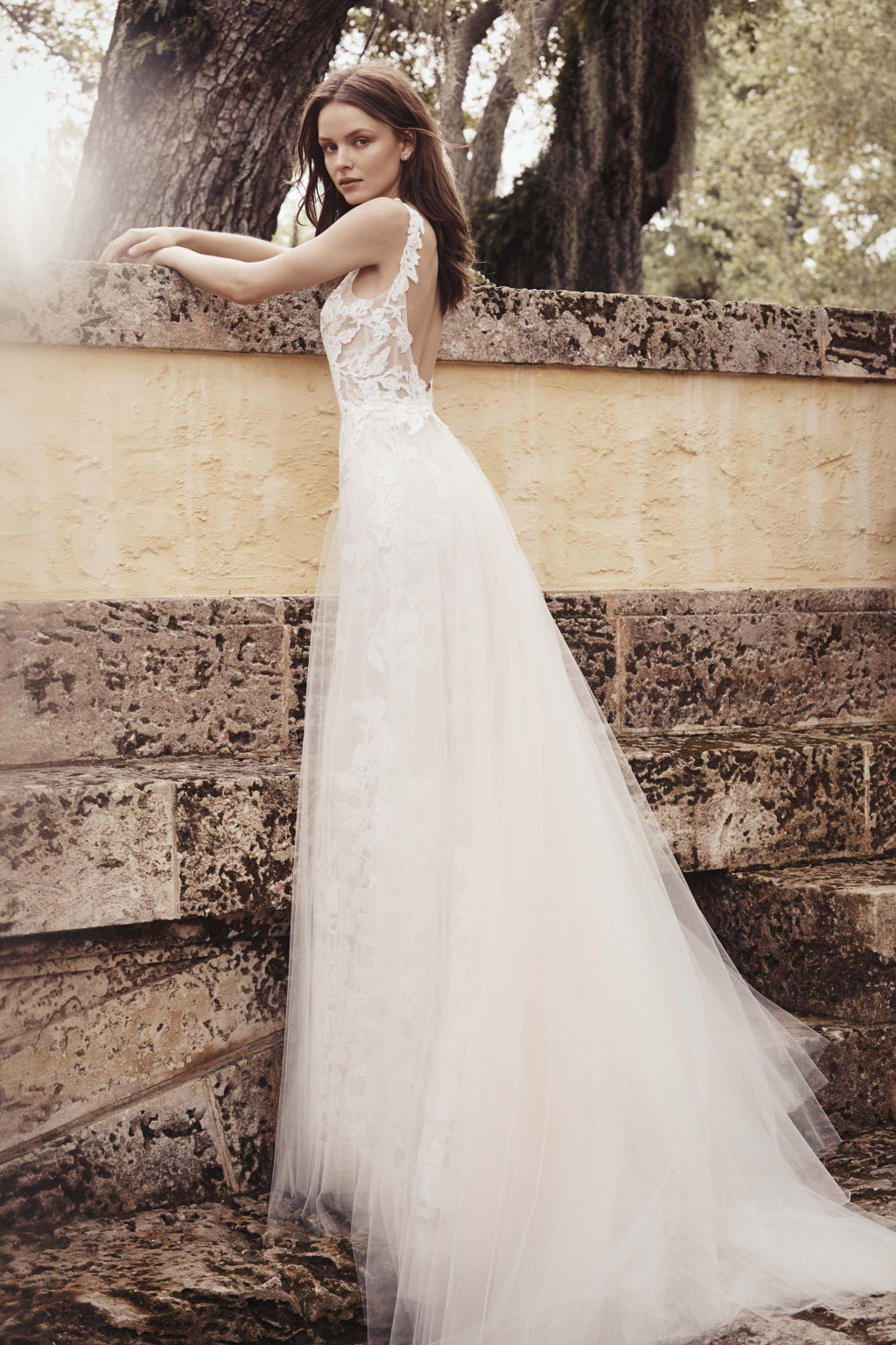 00002-Monique-Lhuillier-New-York-Bridal-Spring-2020-credit-Jennifer-Massaux.jpg
