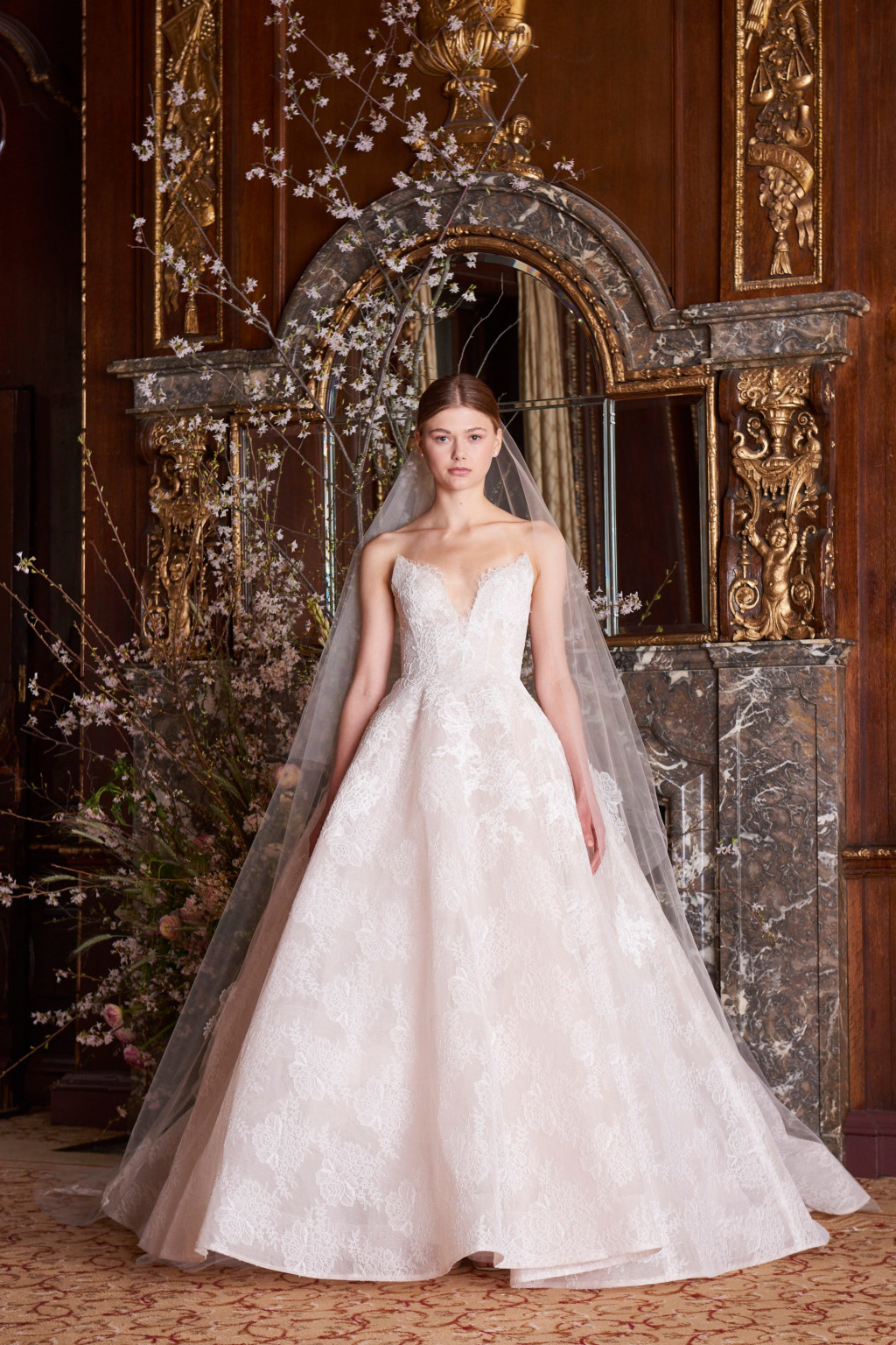 006-MoniqueLhuillier_Spring_2019_Bridal_Look_6_Helena.jpg