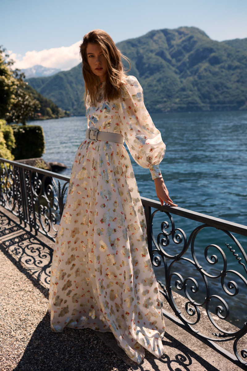 00004-Monique-Lhuillier-Spring-20.jpg