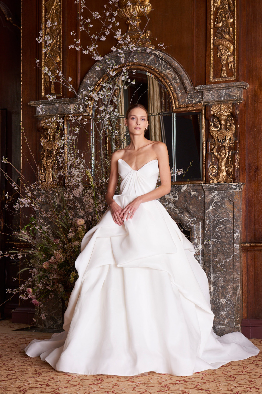 014-MoniqueLhuillier_Spring_2019_Bridal_Look_14_Luna.jpg