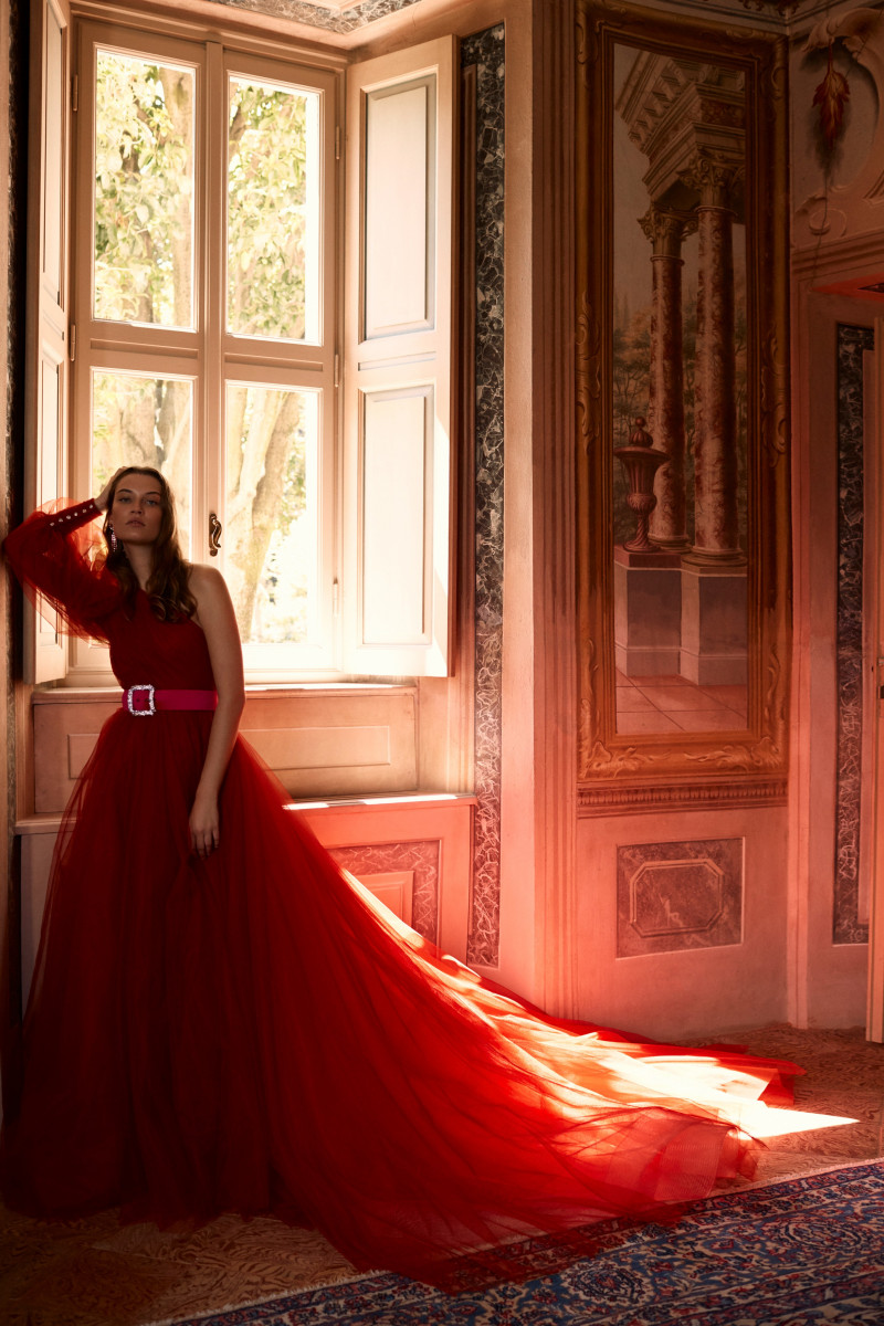 00008-Monique-Lhuillier-Spring-20.jpg