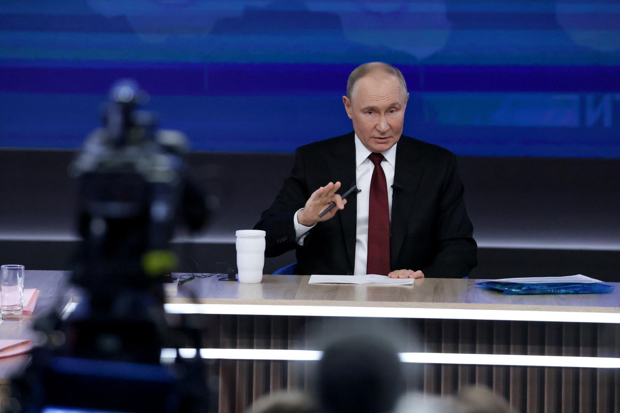Путин поручил правительству оперативно реагировать на топливные проблемы