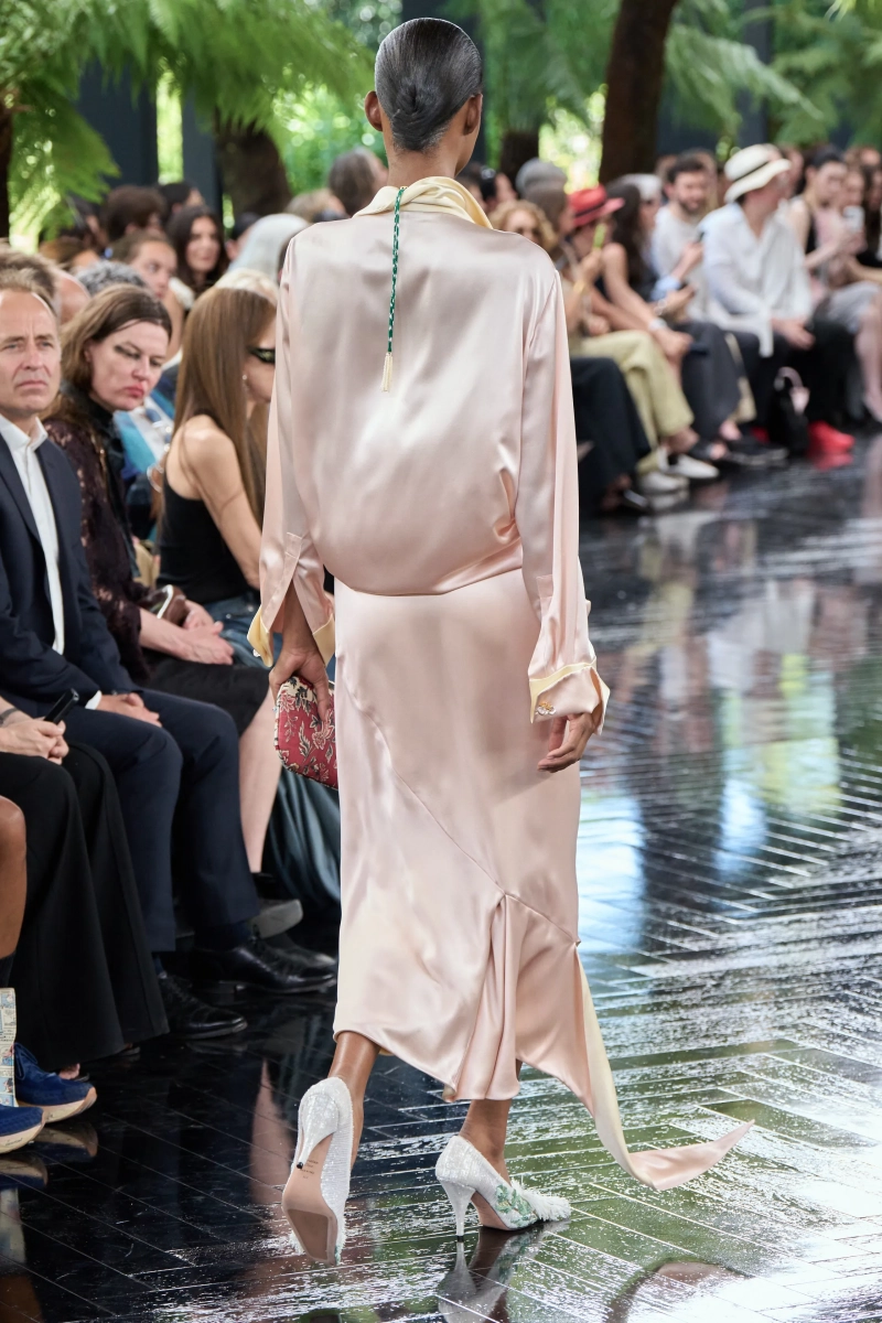 00045-christian-dior-fall-2026-couture-details-credit-gorunway.webp