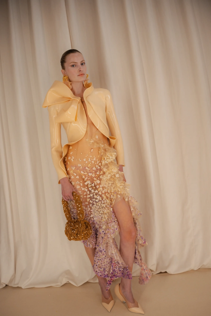 Schiaparelli_pariscouturess27_backstageacielle_21.webp