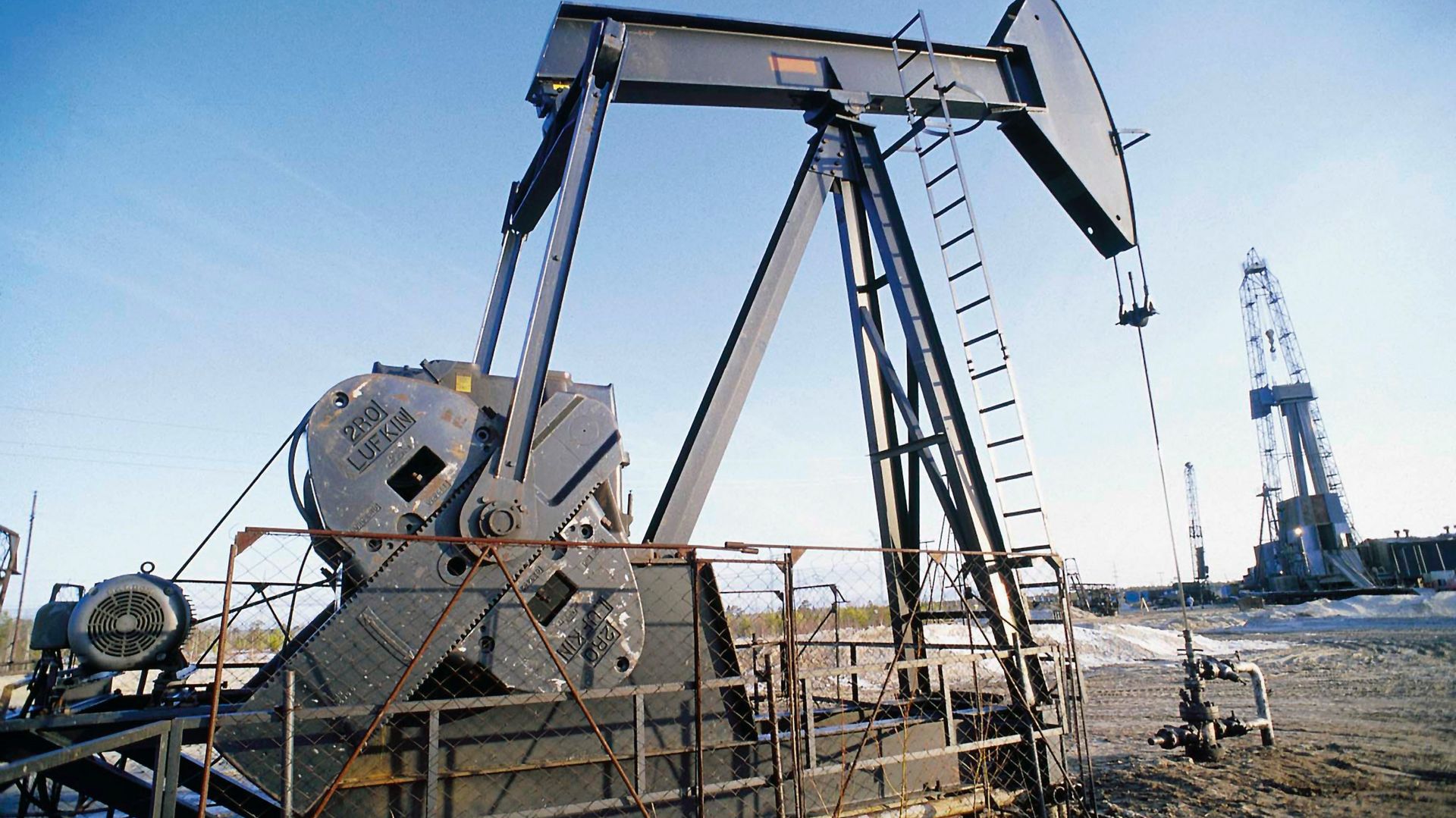МЭА улучшило прогноз по мировой добыче нефти