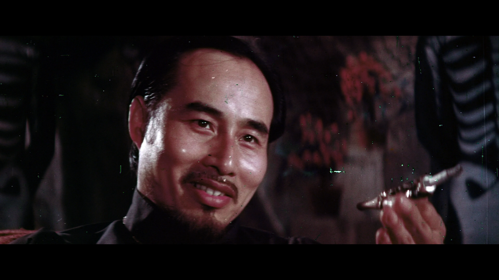 The.Dragon.Lives.Again.1977.BDRemux.1080p.mkv_snapshot_00.42.21.030.png
