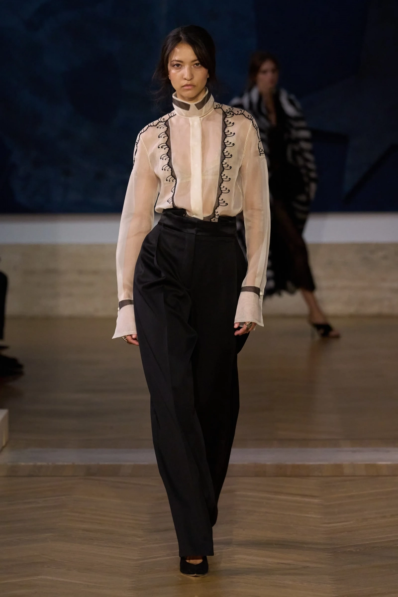 00021-fendi-fall-2026-couture-credit-gorunway.webp