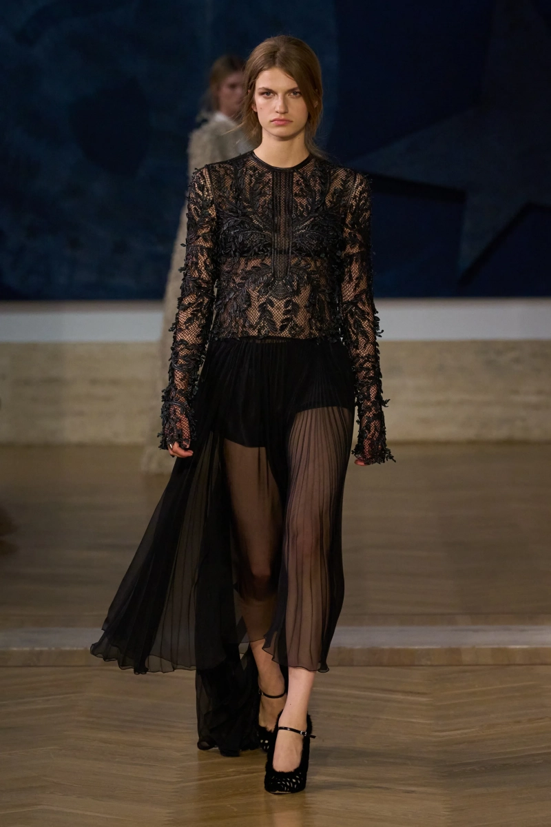 00041-fendi-fall-2026-couture-credit-gorunway.webp