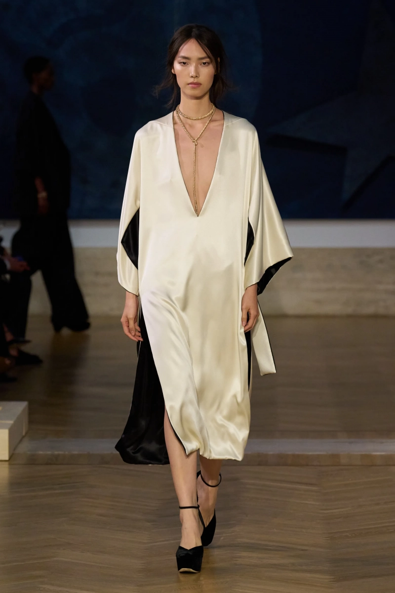 00004-fendi-fall-2026-couture-credit-gorunway.webp