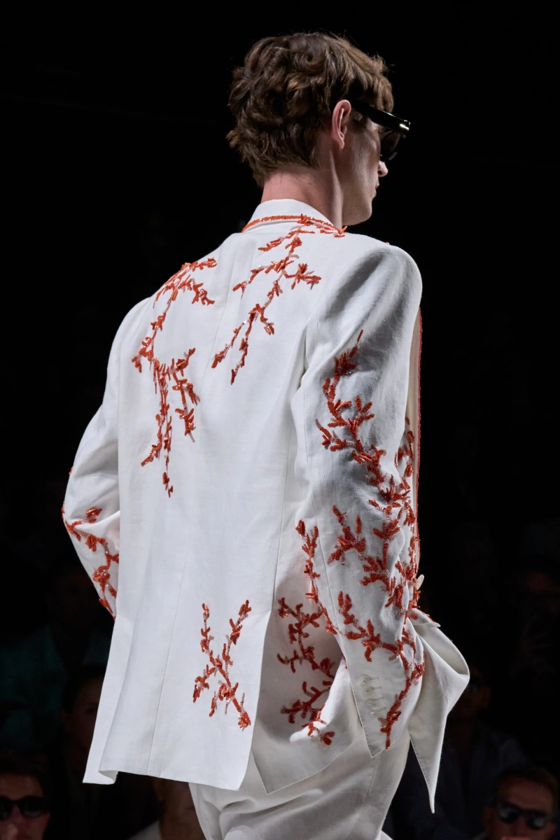 00213-dolce-and-gabbana-spring-2027-menswear-details-credit-gorunway.webp