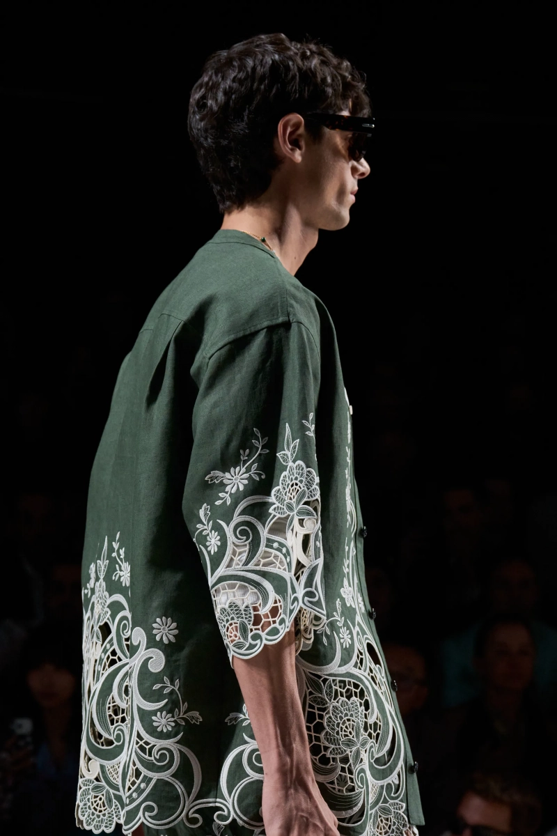 00195-dolce-and-gabbana-spring-2027-menswear-details-credit-gorunway.webp