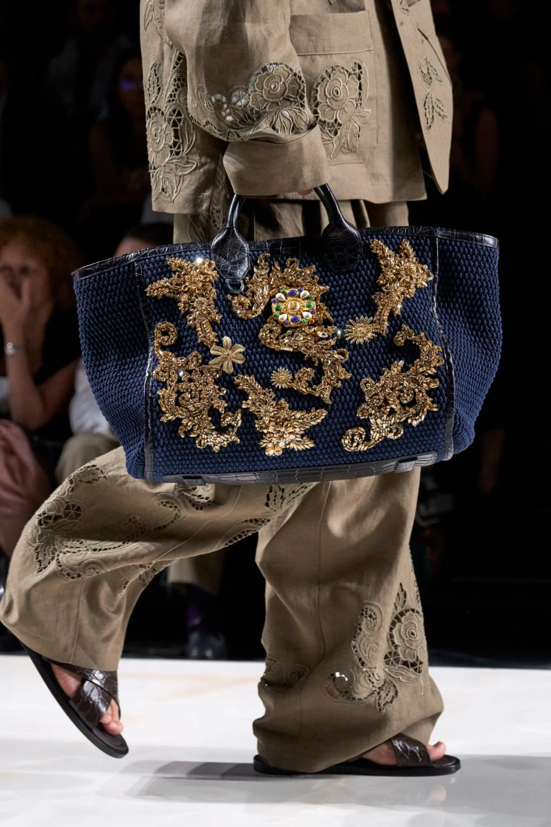 00132-dolce-and-gabbana-spring-2027-menswear-details-credit-gorunway.webp
