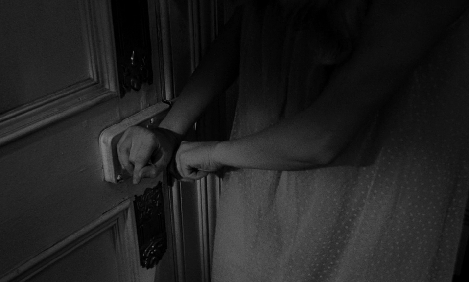 Отвращение.1965.BDRip AVC msltel.mkv_snapshot_00.51.50.795.jpg