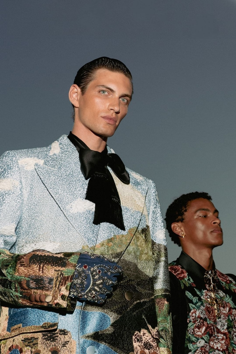 Dolce-Gabbana-Alta-Sartoria-2026-Backstage-Runway-Magazine-20.jpg