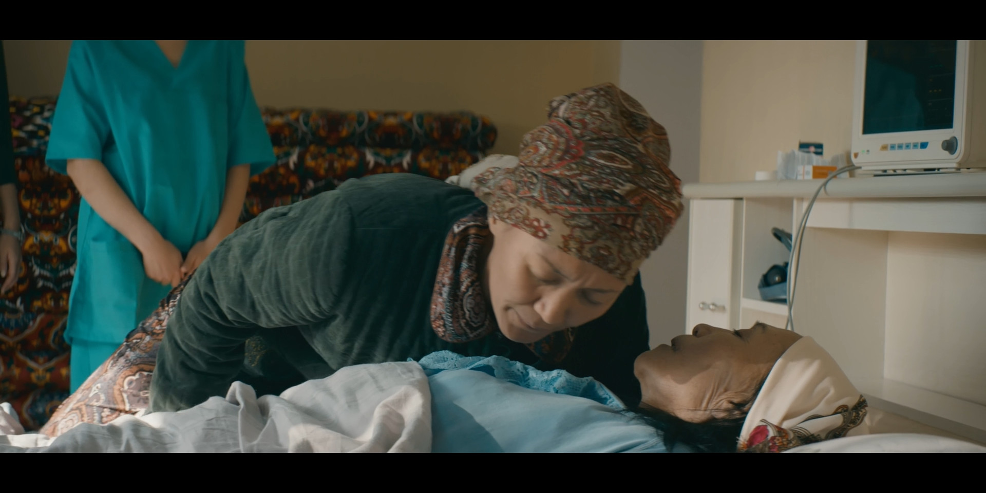 Suleiman.Mountain.2017.WEB-DL.1080p.mkv_snapshot_00.27.32.353.png